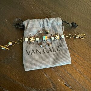 Van Galz Flower bracelet